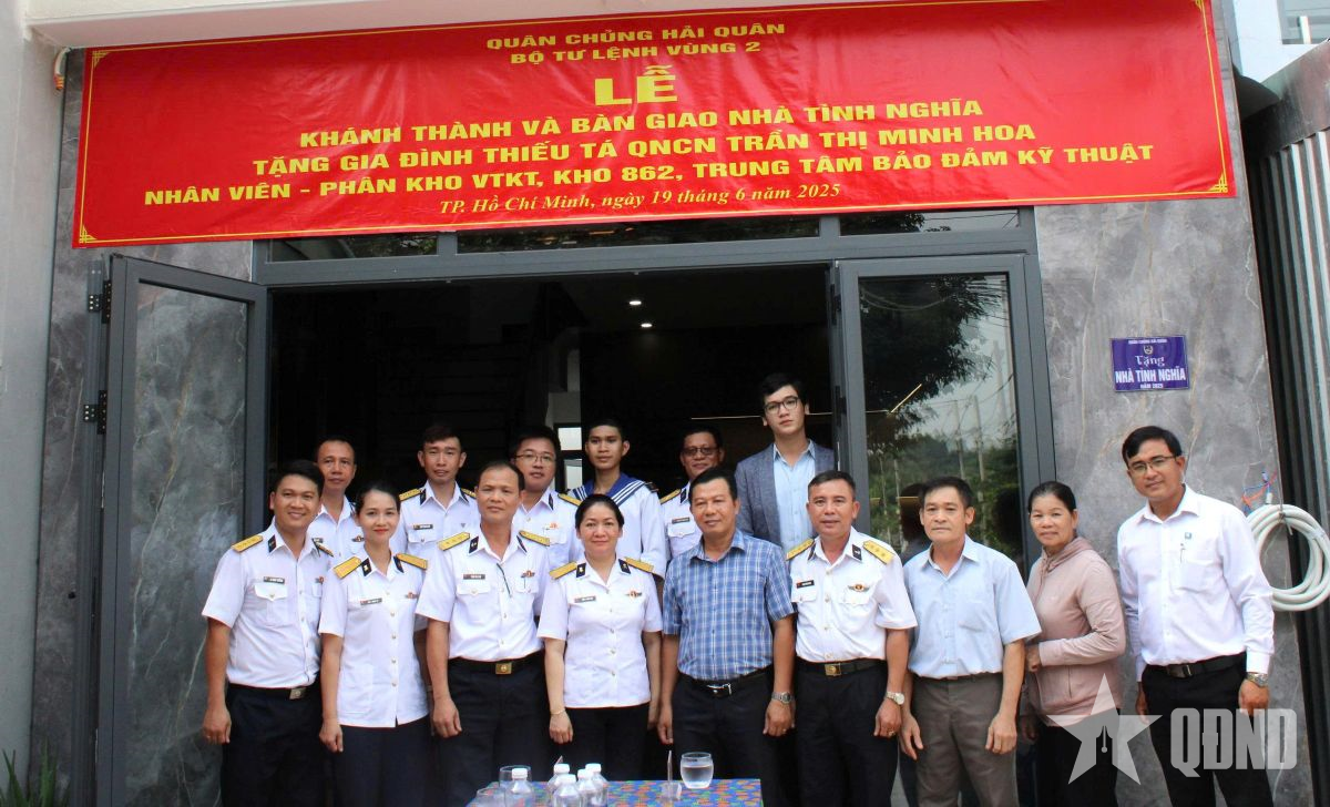 Vùng 2 Hải quân: Trao nhà tình nghĩa tặng gia đình thân nhân liệt sĩ